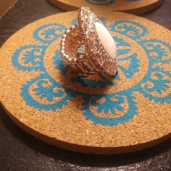 Rose gold statement ring - Picture 2 of 2